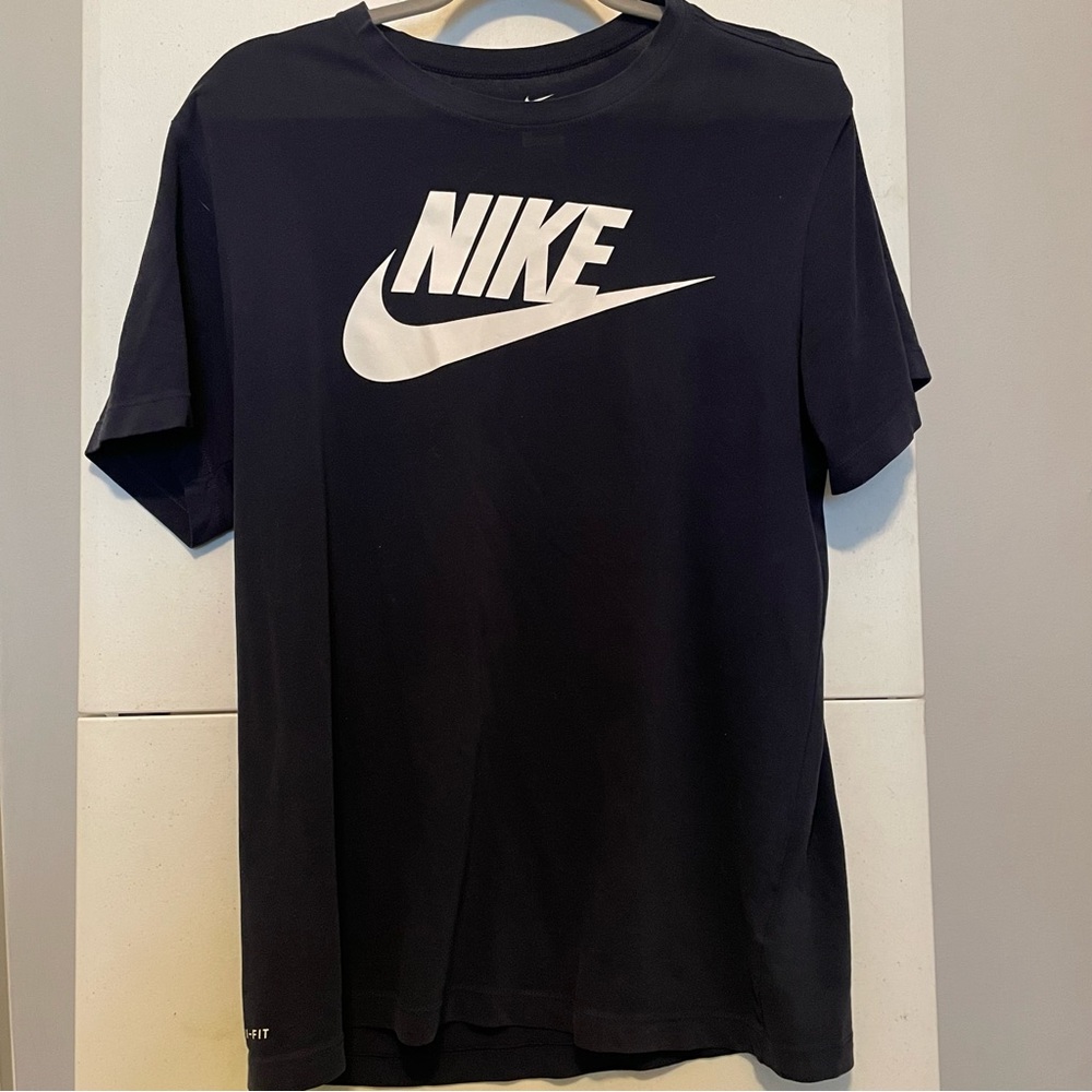 Nike men’s large black tee shirt